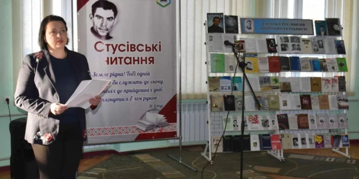 Свічка пам’яті, поезія і гітара: у Вінниці вшанували Василя Стуса традиційними читаннями