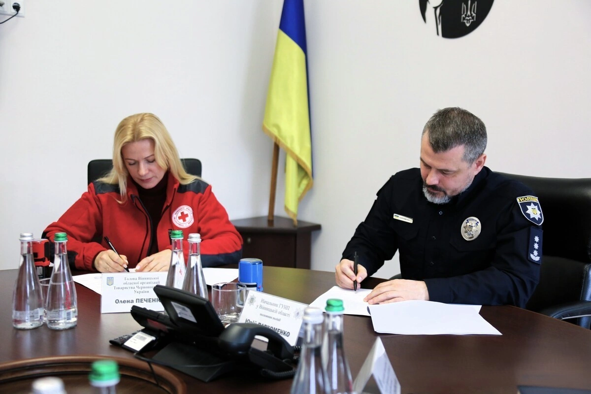 Безпека та гуманітарна підтримка: поліція Вінниччини та Червоний Хрест офіційно об’єднали зусилля