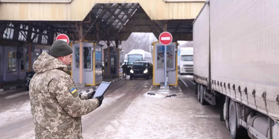 Негода заблокувала рух вантажівок через Могилів-Подільський