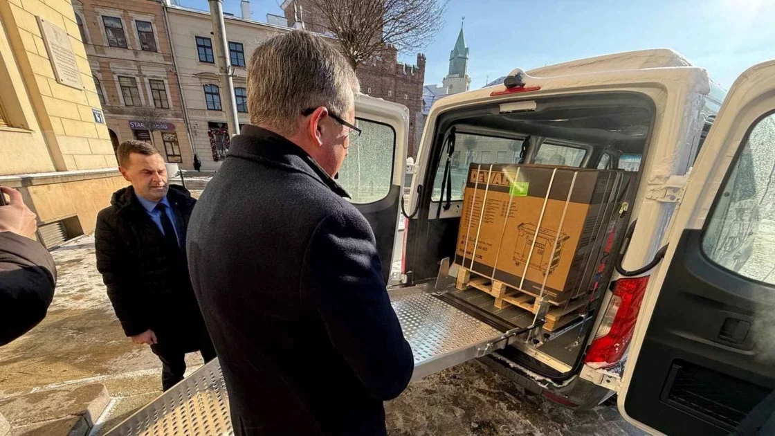 Мобільність без бар’єрів: Вінниця отримала спецтранспорт від німецького Мюнстера