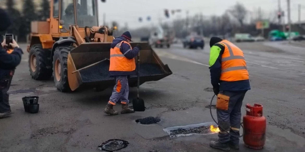 Вінниця готує дороги до весни: у місті стартував ремонт найбільш проблемних ділянок