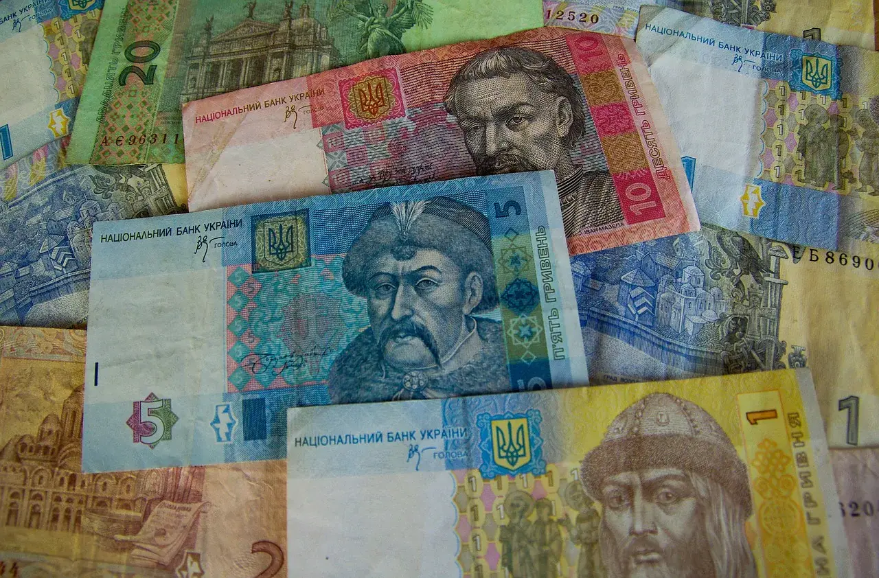 Прощавайте, паперові дріб’язки: з 2 березня банкноти до 10 гривень стають історією
