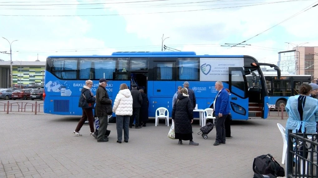 У Вінниці на Привокзальній площі розгорнули мобільний пункт діагностики