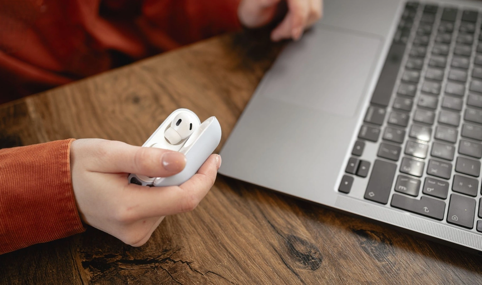 Як підключити AirPods 4 до iPhone, Mac, Android та Windows