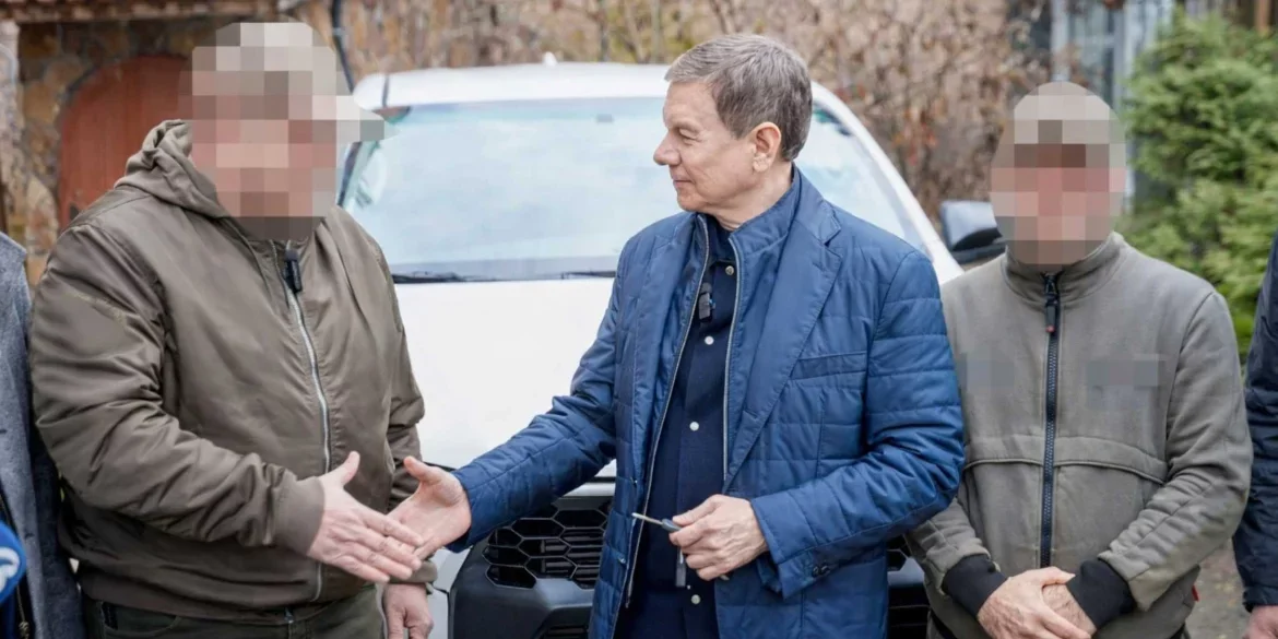 Вінницька громада передала підрозділу ССО черговий пікап для роботи на передовій