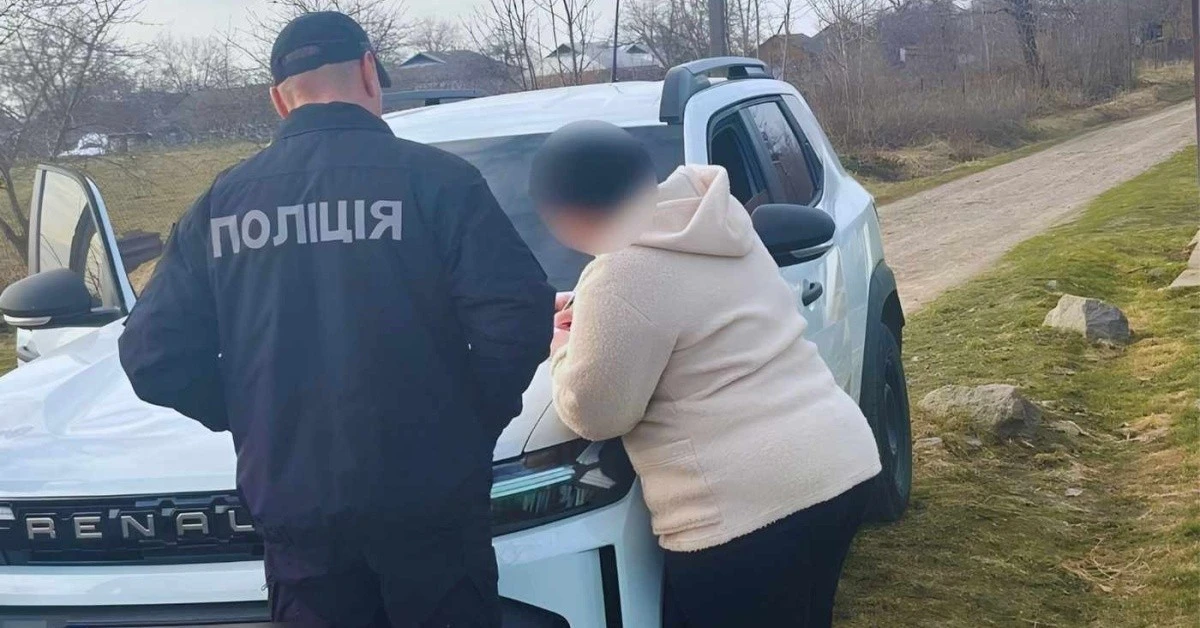 Схема на мільйони: бухгалтерка ліцею роками переводила кошти собі