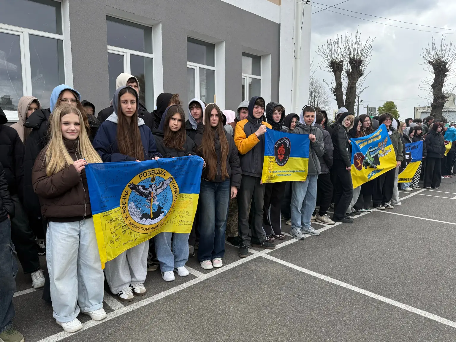 Вінницький ліцей передав на фронт черговий Mercedes: історія волонтерства та втрат