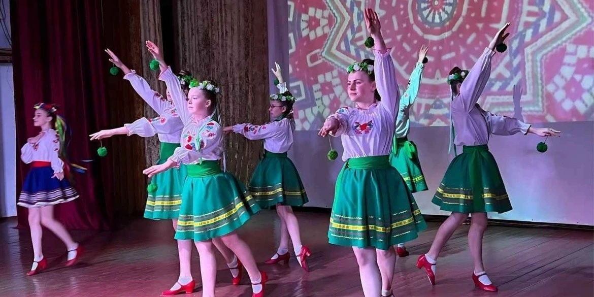 Гаївки заради перемоги: як у Вінницьких Хуторах збирали кошти для ЗСУ