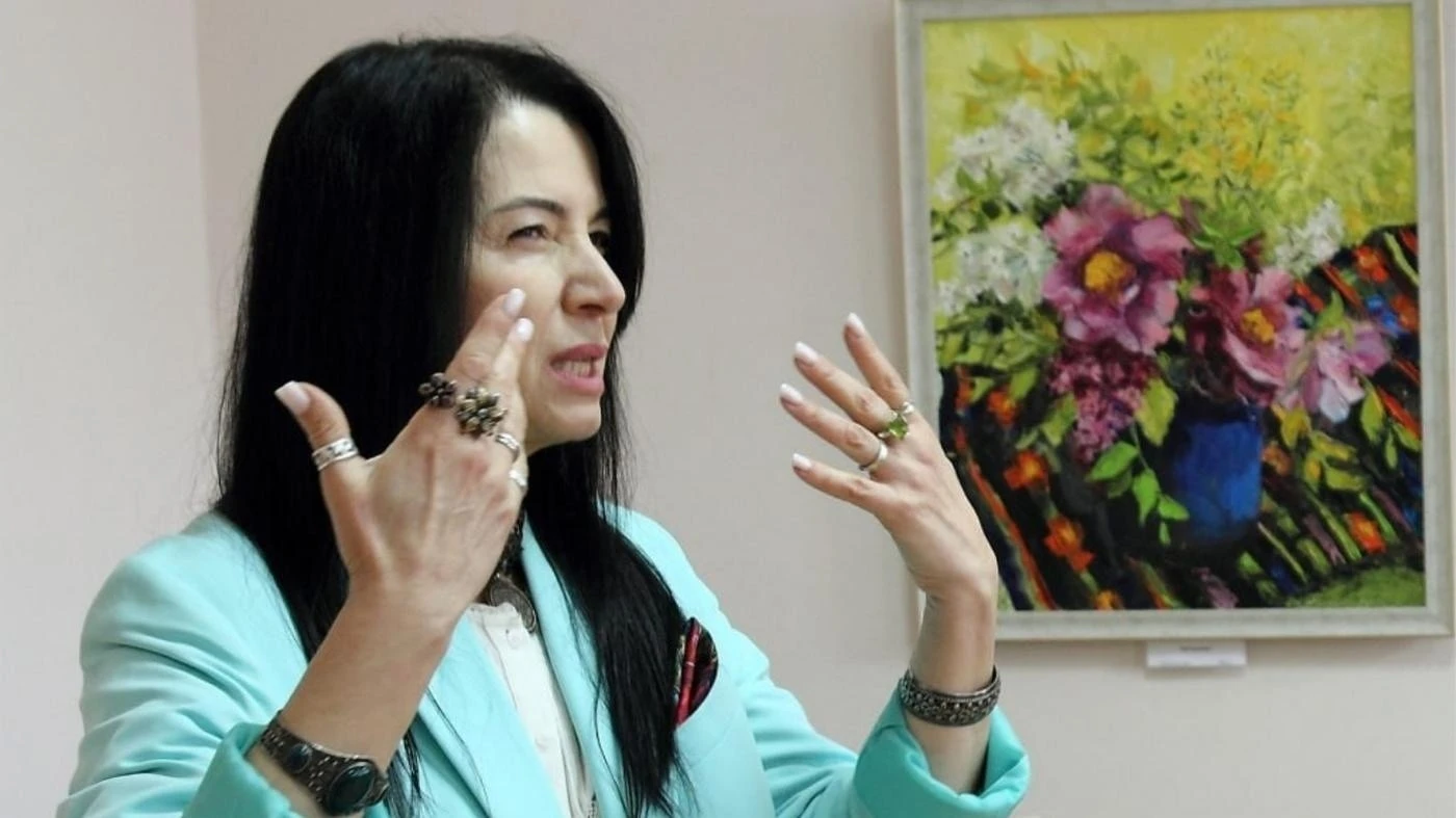 Магія мастихіна у ВНТУ: Оксана Висоцька презентувала квіткову експозицію