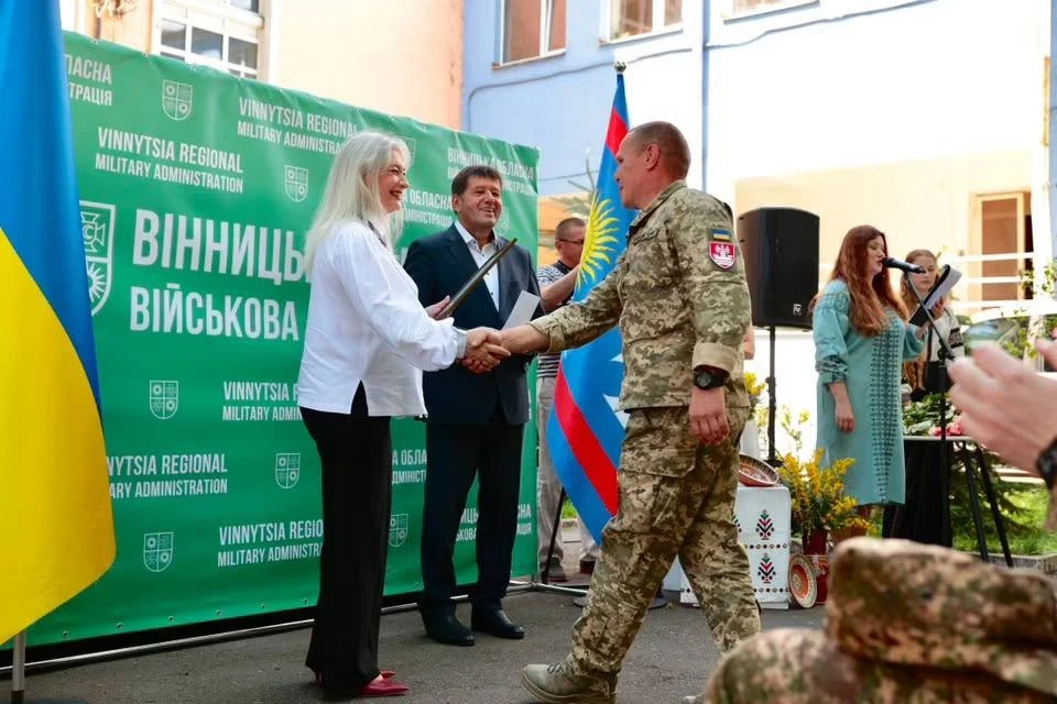 Пошана за мужність і працю: на Вінниччині відзначили видатних земляків та родини полеглих героїв