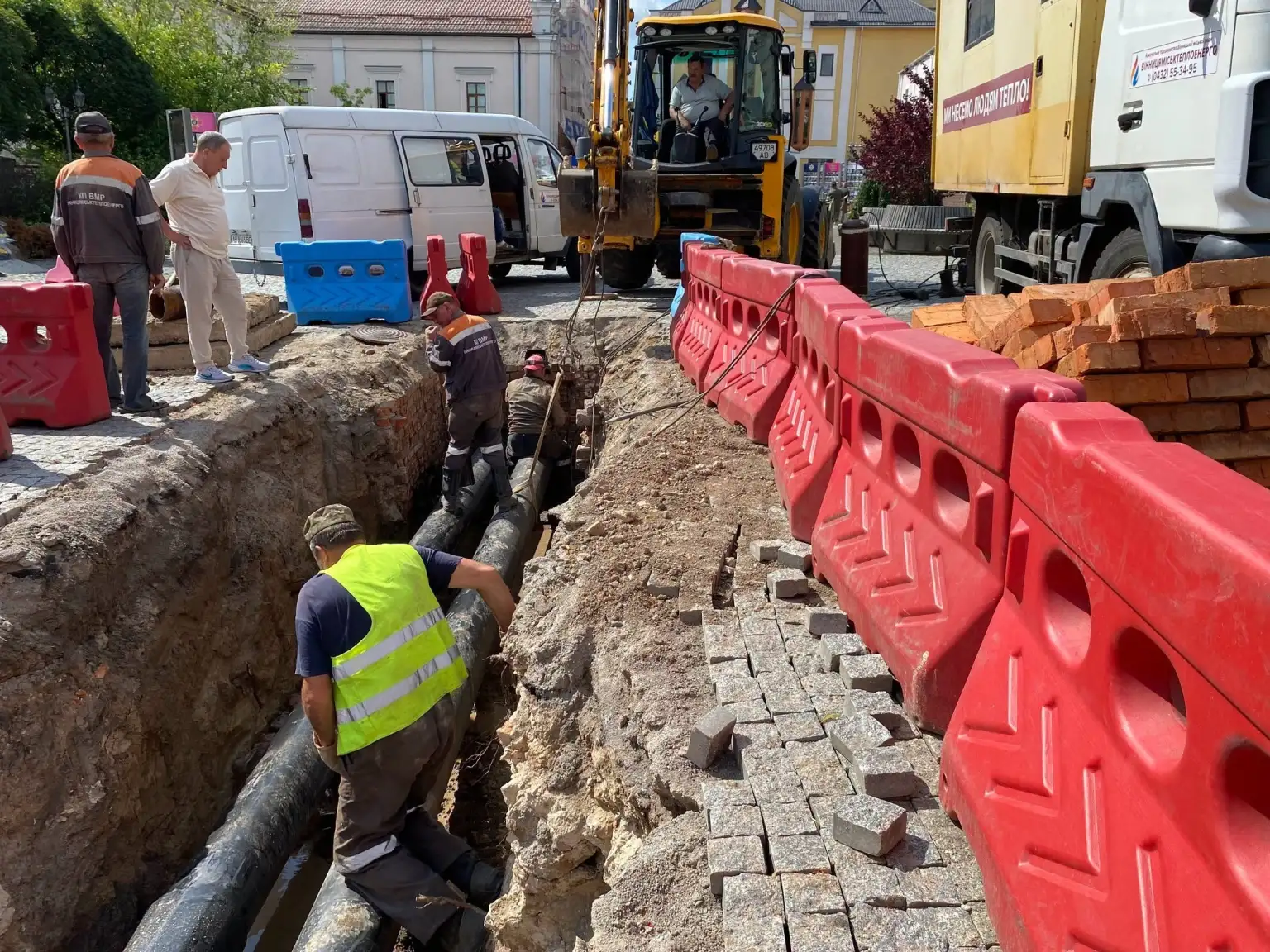 Вінницькі комунальники оновили частину тепломереж на Соборній