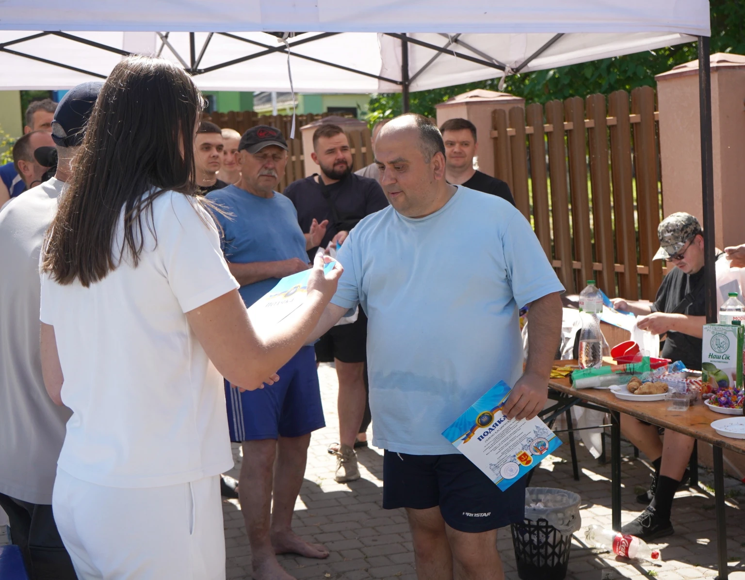 Вінницькі ветерани опановують SUP-серфінг у межах проєкту «Сила титанів»