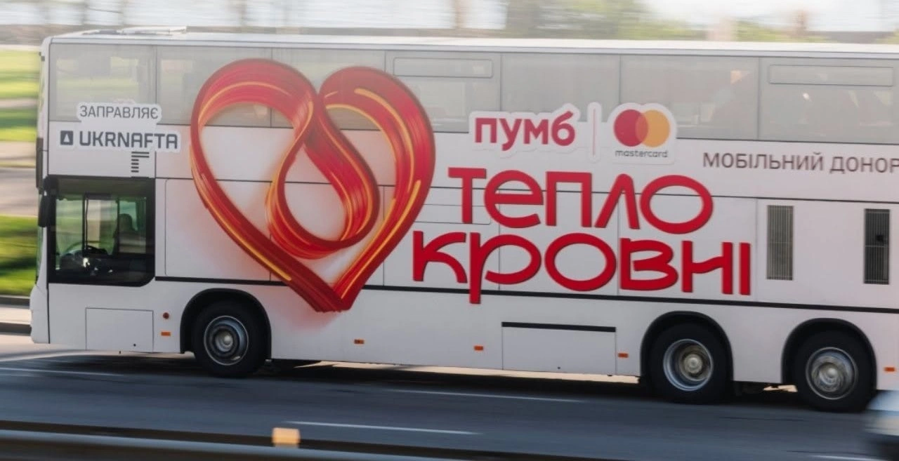 Вінничан кличуть долучитися до донації крові у спеціальному двоповерховому автобусі