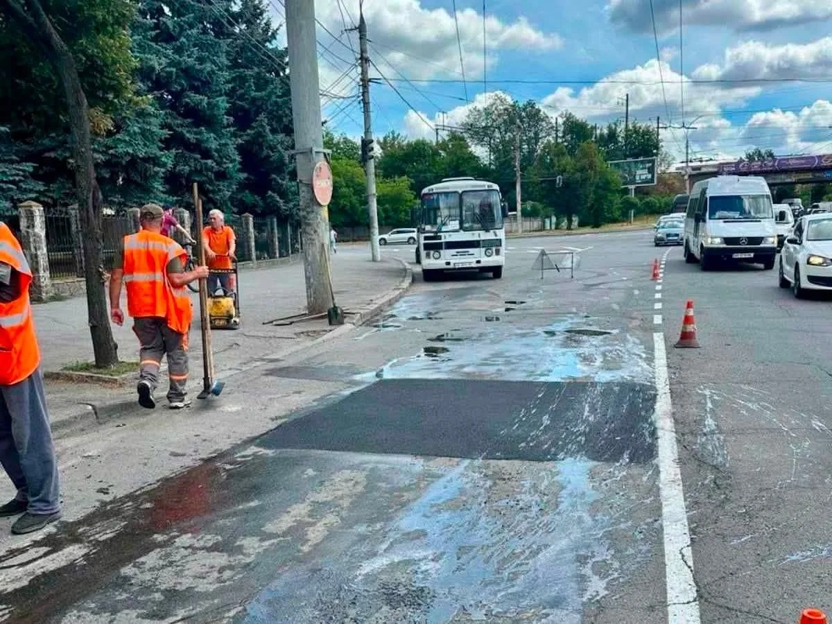 Безпека на дорогах Вінниці: місто оновлює оглядові колодязі