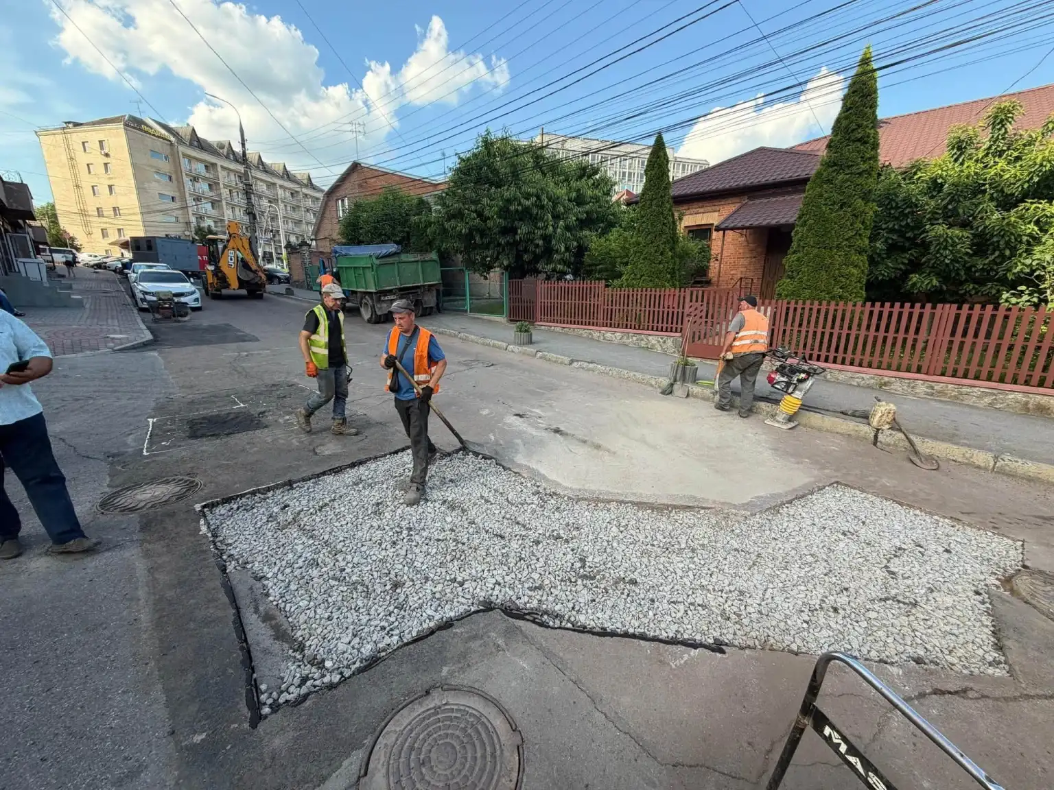 Безпека на дорогах Вінниці: місто оновлює оглядові колодязі