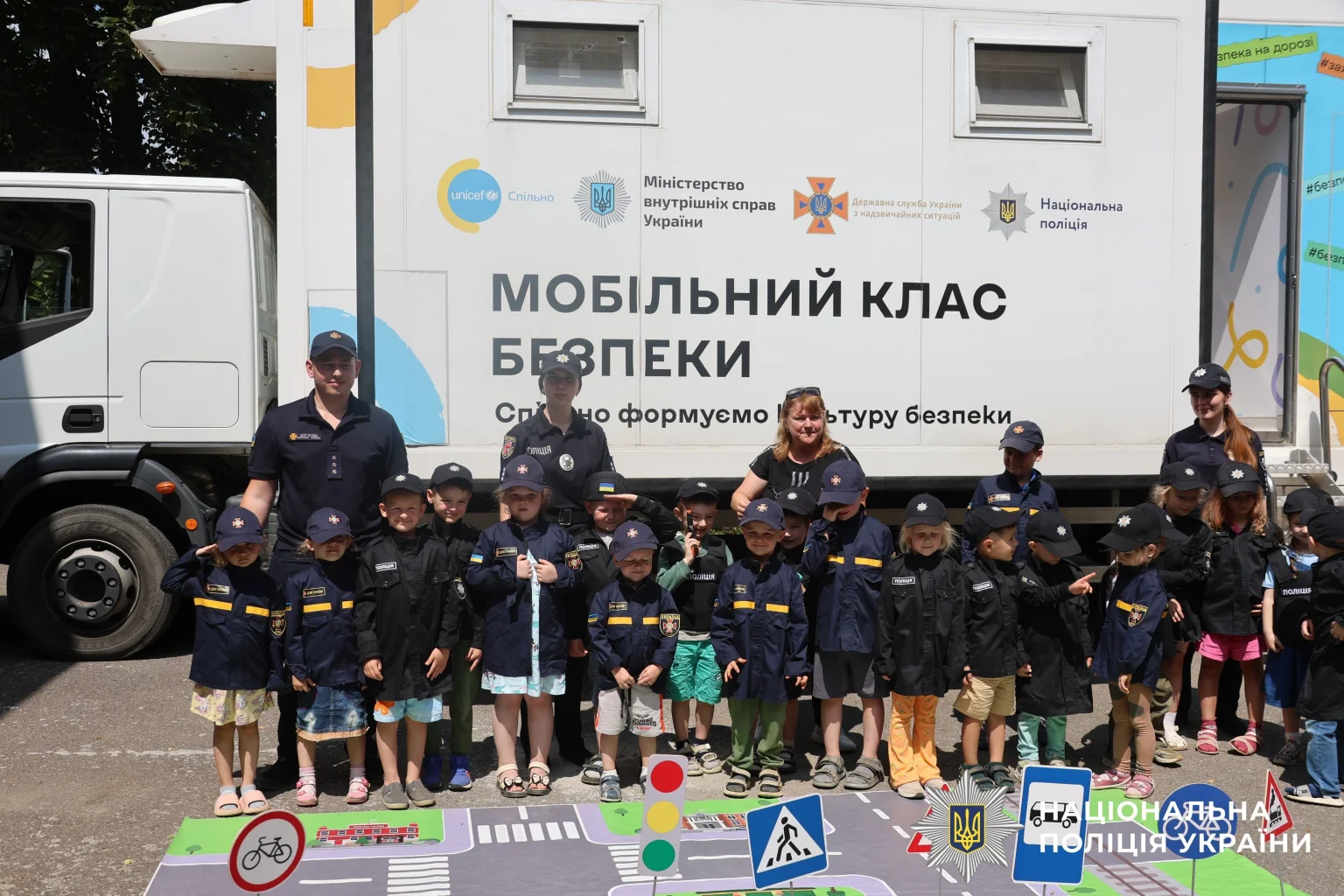 На Вінниччині презентували спеціалізований автомобіль для навчання дітей