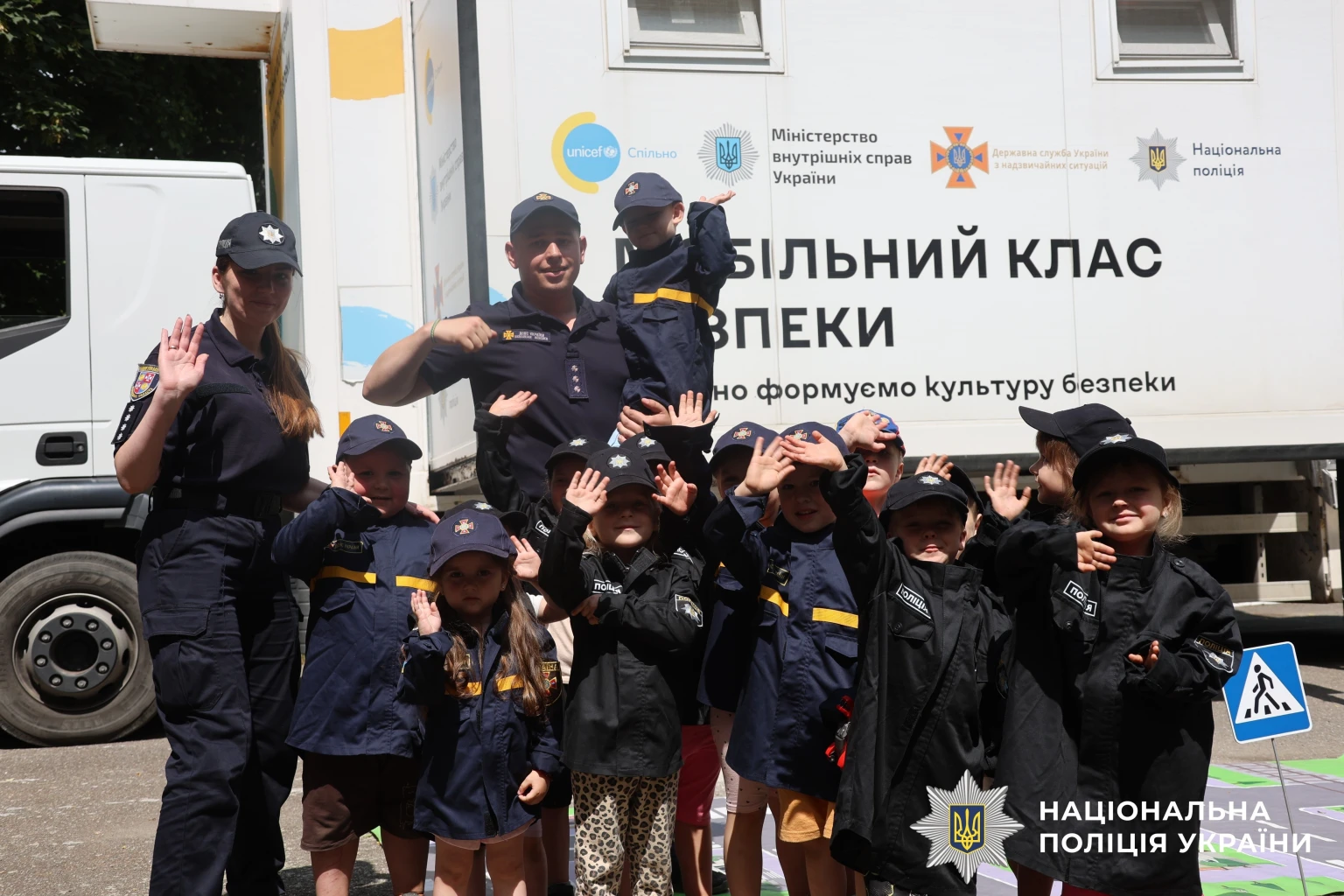 На Вінниччині презентували спеціалізований автомобіль для навчання дітей