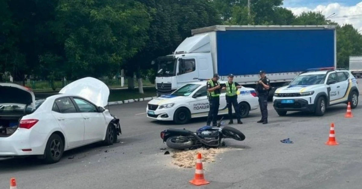 У Калинівці після зіткнення з Toyota до лікарні доправили мотоцикліста